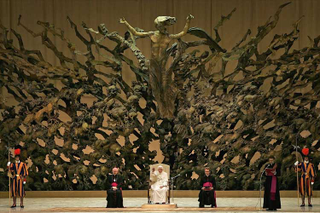 Illustration for article titled The Pope's Audience Hall Looks Like A Final Fantasy Boss Fight